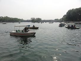 An unusually tranquil moment at a lake