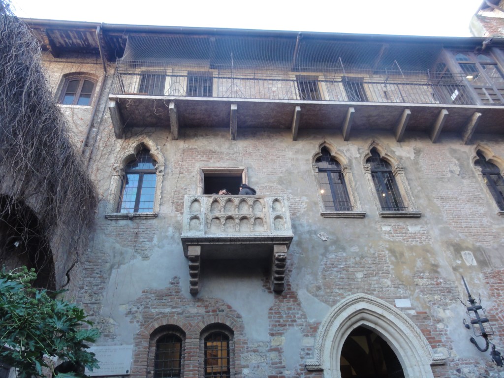 Romeo, Romeo, whereforeart thou Romeo?